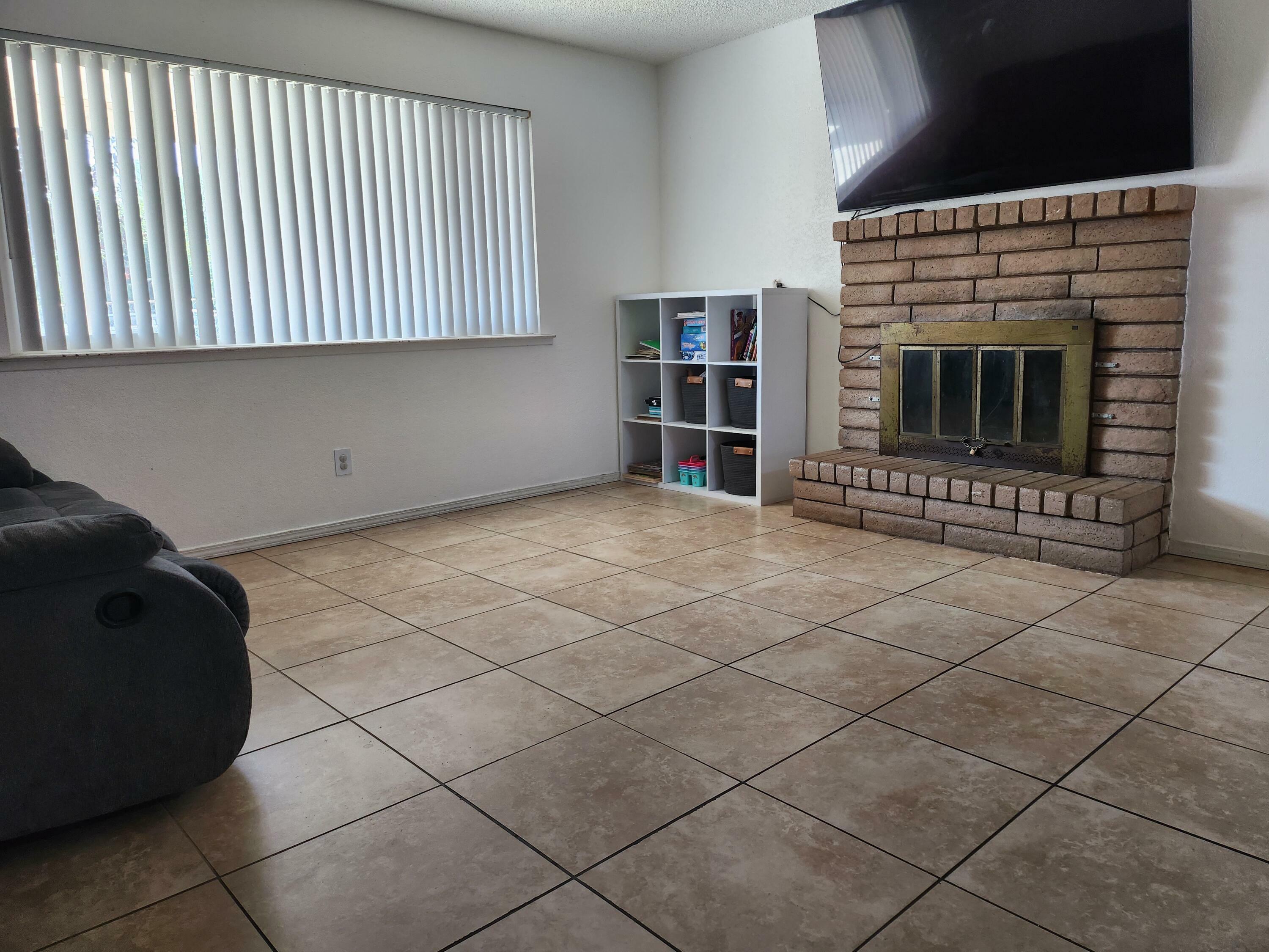 Property Photo:  436 E Sunnyview Court  CA 93291 