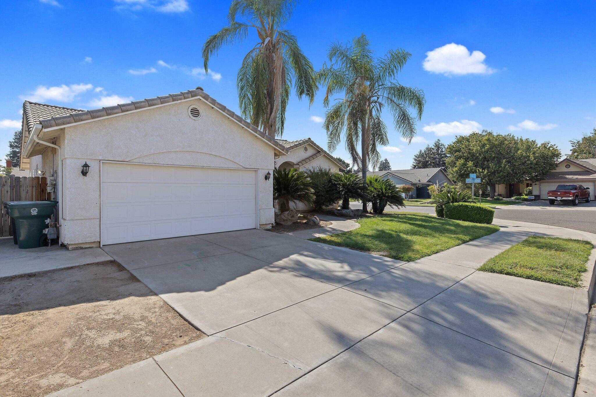 Property Photo:  2105 Shell Court  CA 93274 