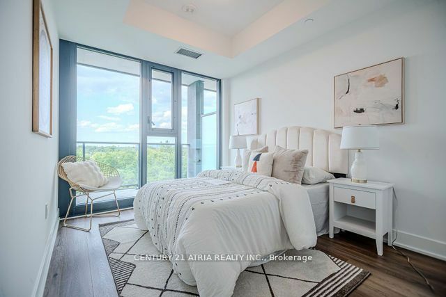 Property Photo:  250 Lawrence Ave 803  ON M5M 1B2 