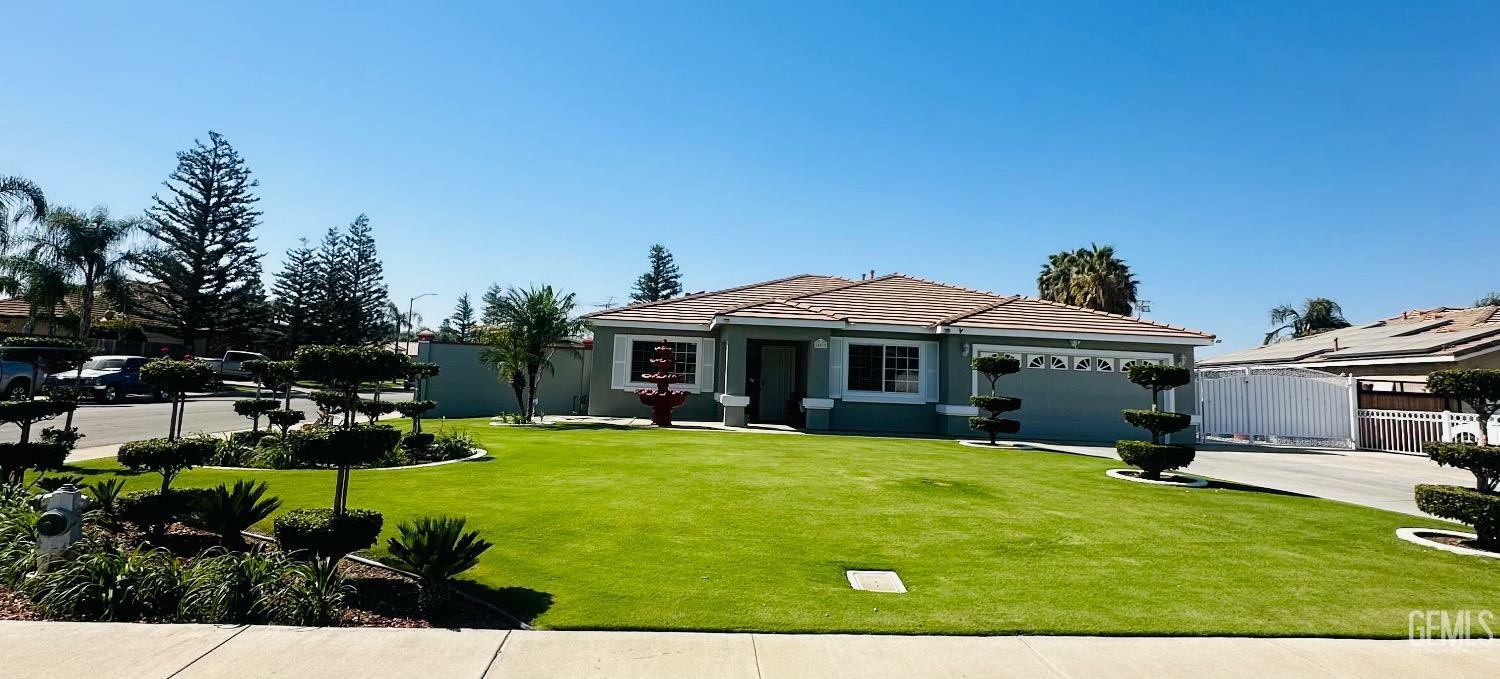 Property Photo:  401 Calle Lechuga  CA 93314 