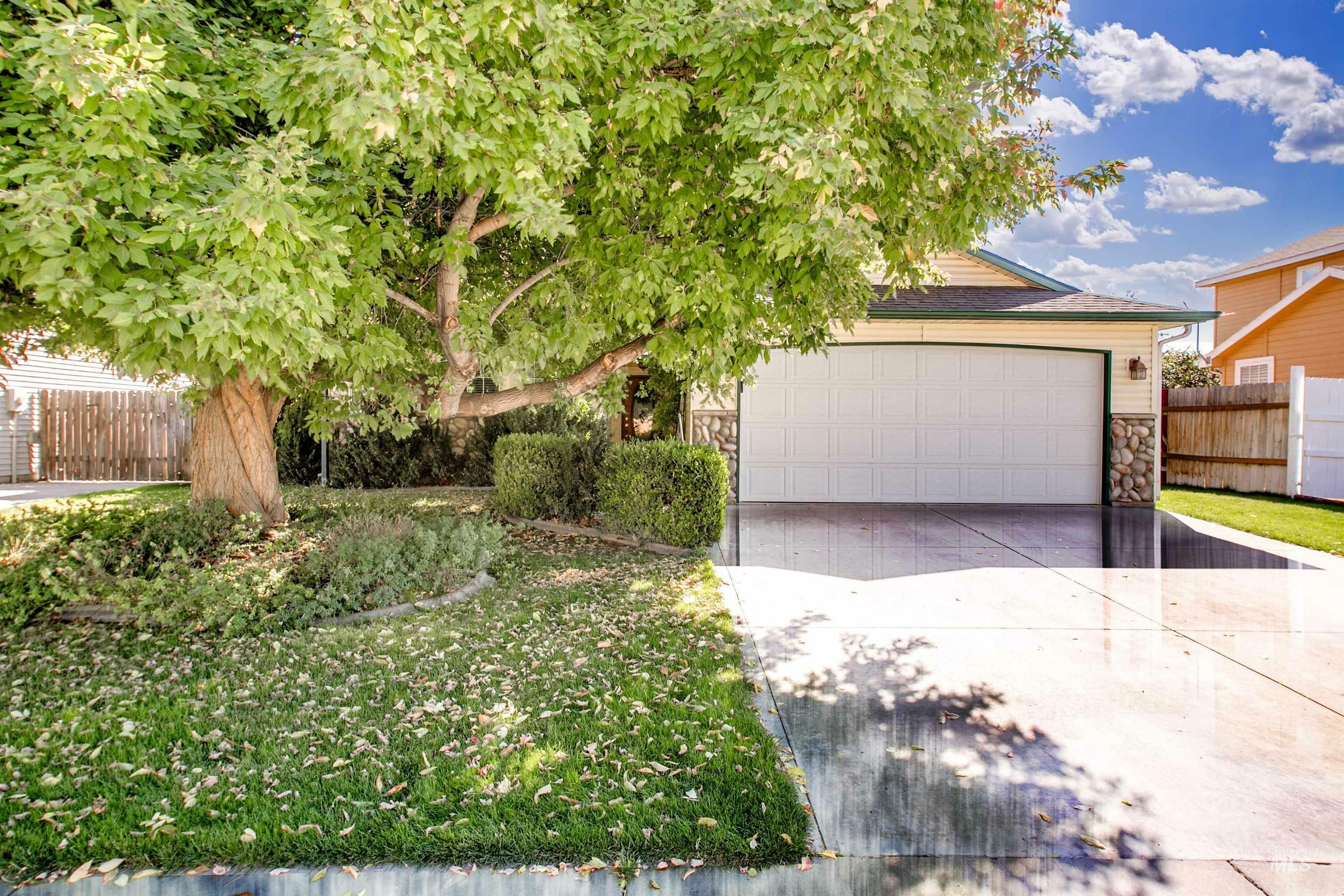 Property Photo:  7687 Cedarbrook Dr  ID 83687 