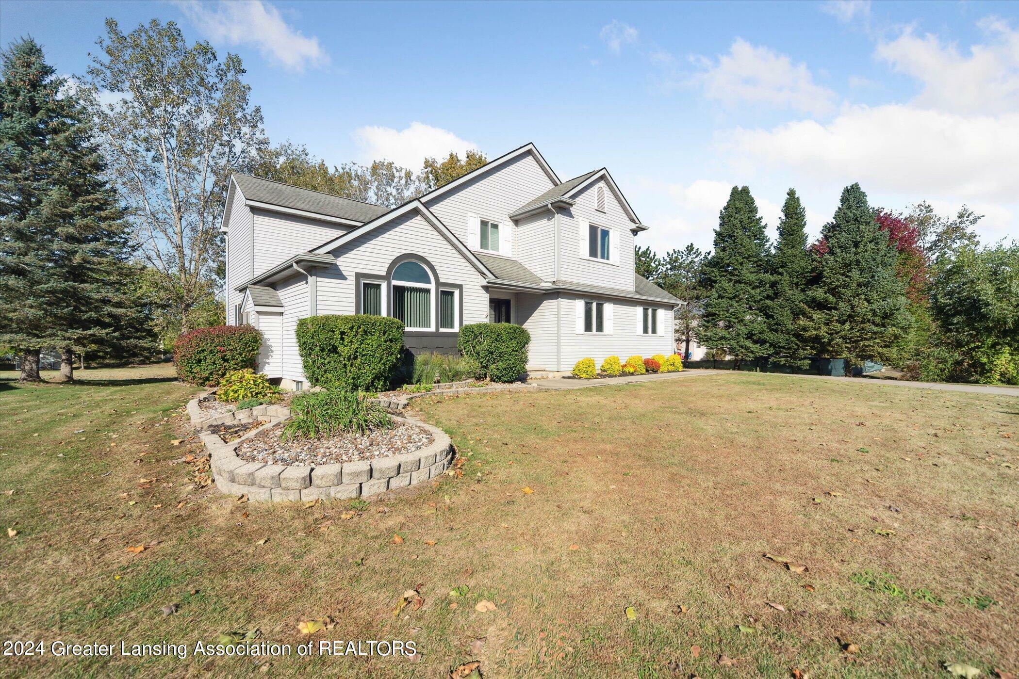 Property Photo:  2475 Renfrew Way  MI 48911 