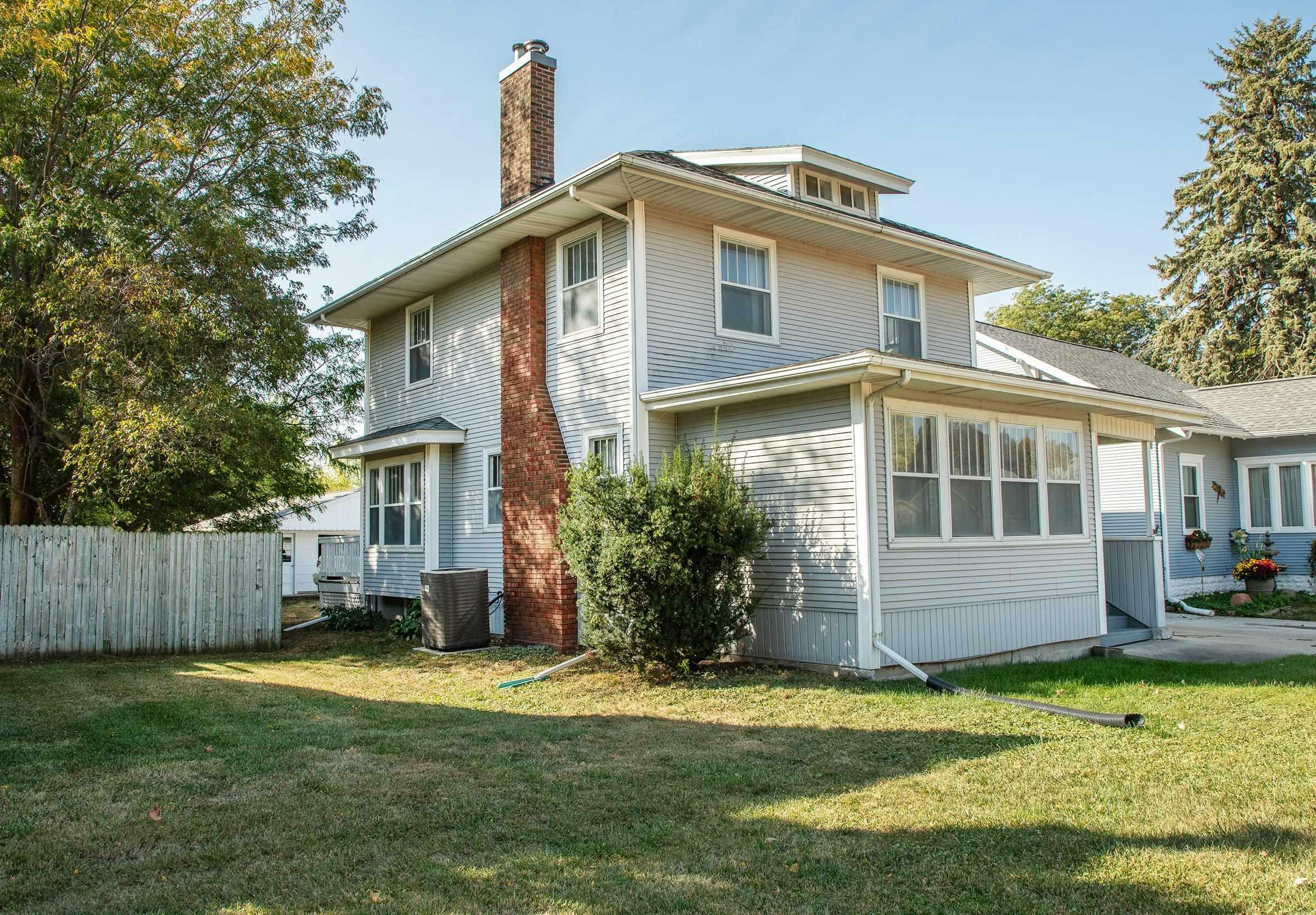 Property Photo:  914 E Bremer Avenue  IA 50677 