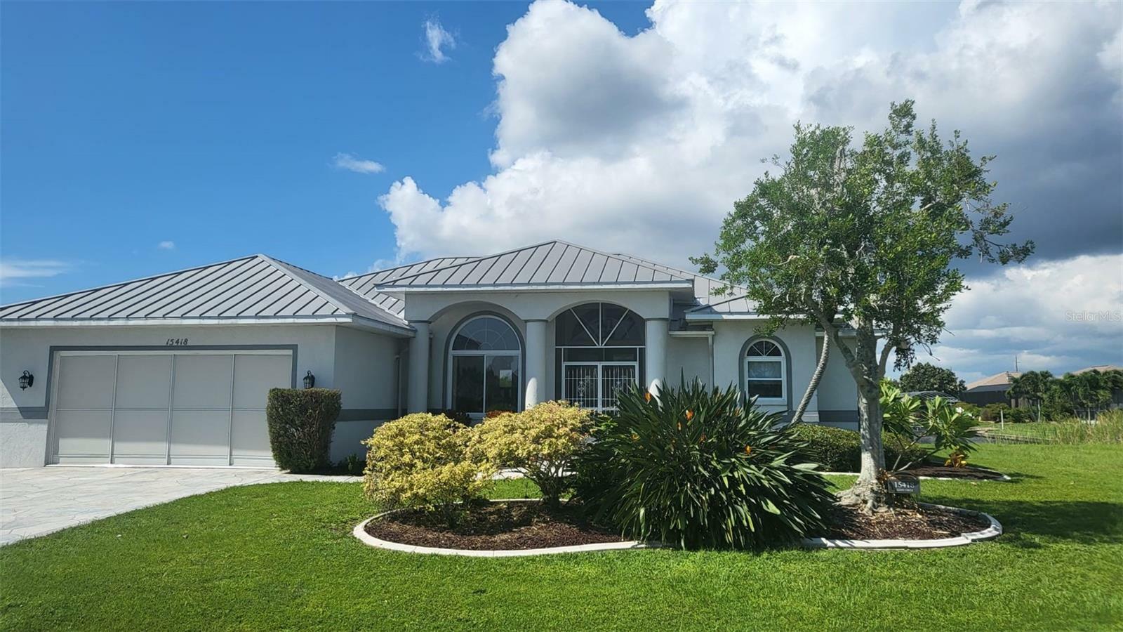 Property Photo: 15418 Alcove Circle FL 33981