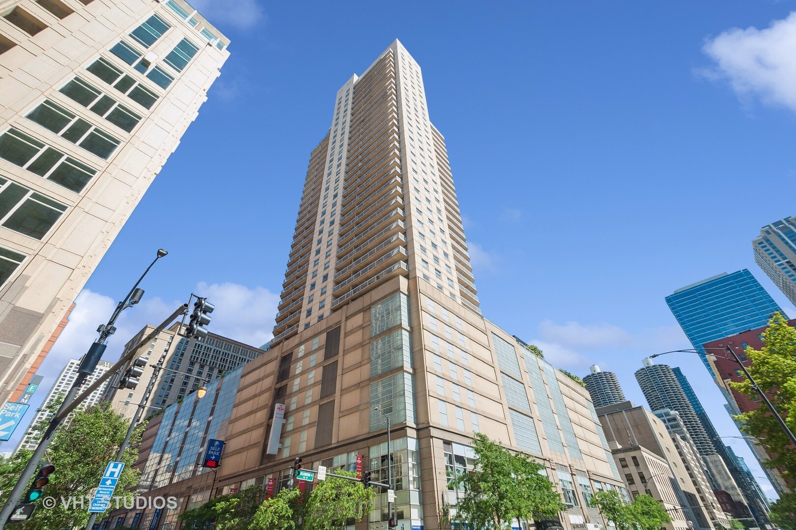 Property Photo:  545 N Dearborn Street W3601  IL 60654 