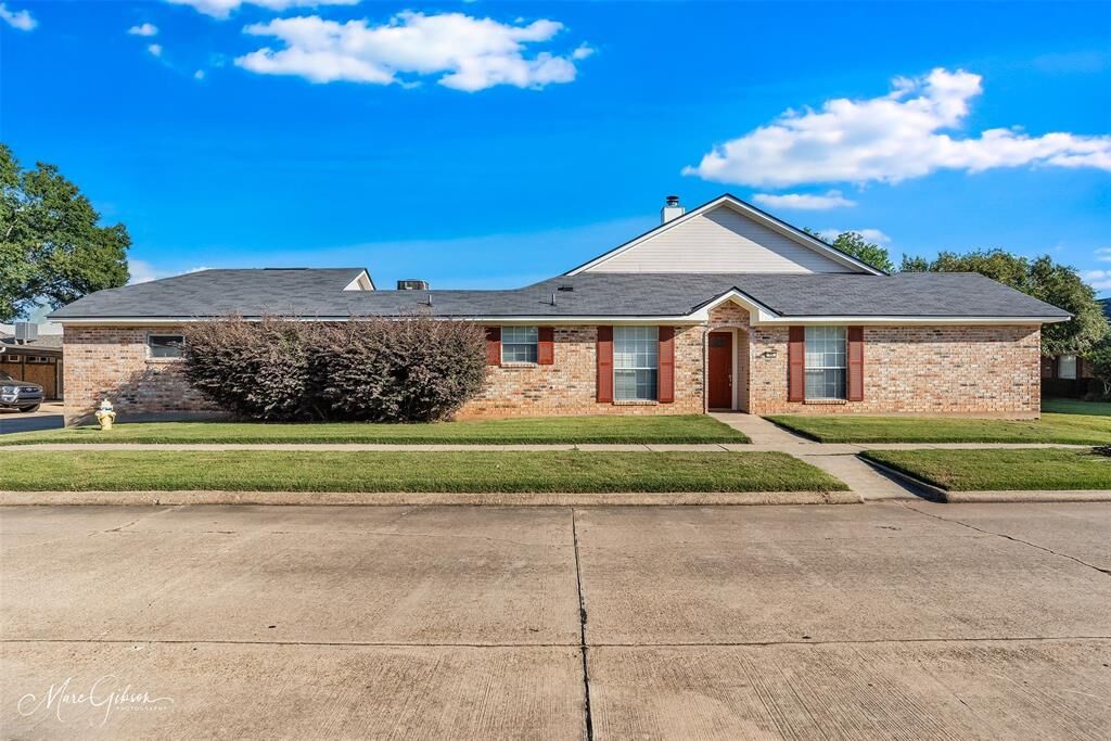 Property Photo: 5005 Longstreet Place 85 LA 71112