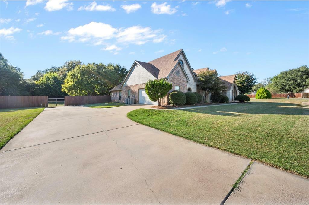 Property Photo:  3235 Crossbridge Circle  TX 76049 