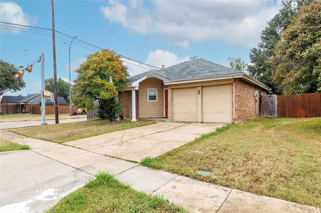 Property Photo:  5318 Yaupon Drive  TX 76018 