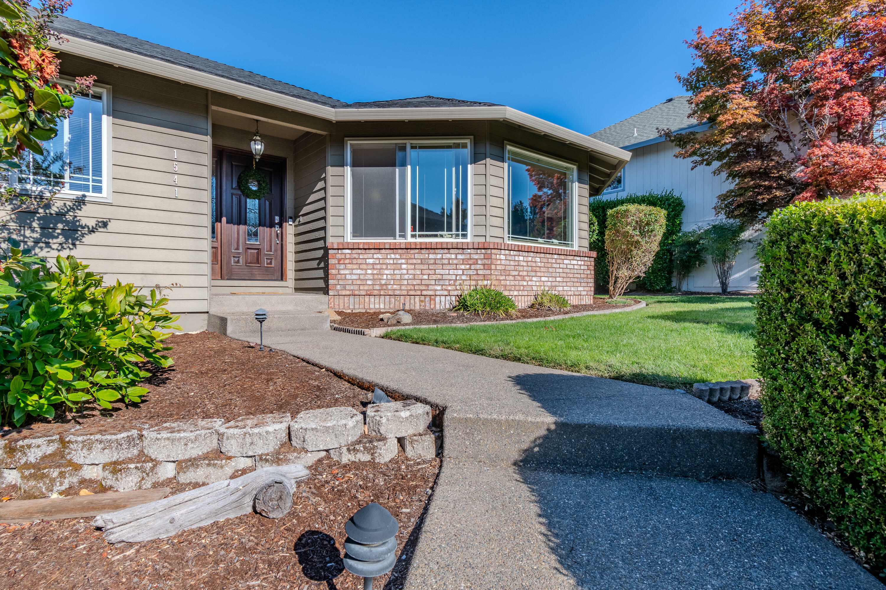 1541 Cypress Point Drive  Medford OR 97504 photo