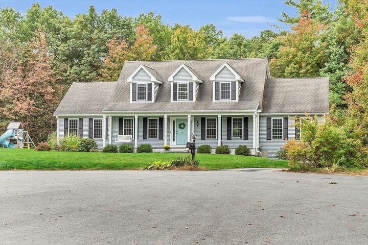 Property Photo:  32 Evelyn Place  MA 01523 