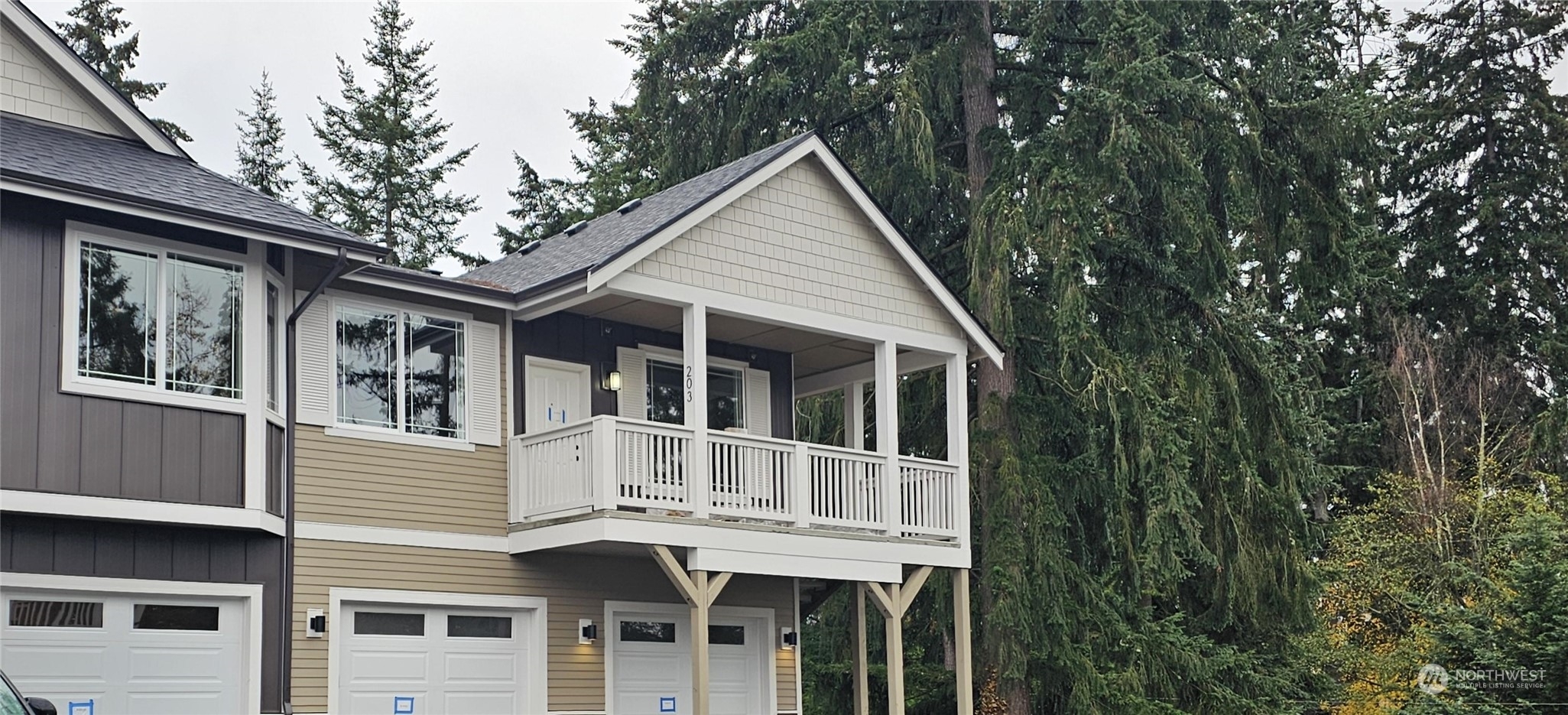 Property Photo:  4002 10th Street SE B-204  WA 98374 