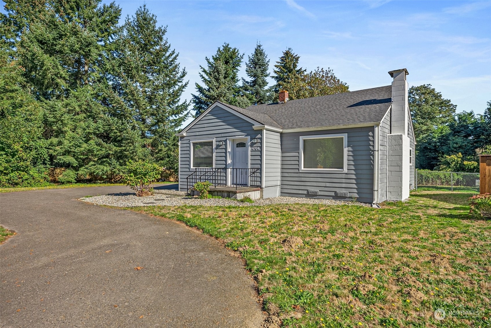 Property Photo:  4704 Cleveland Avenue SE  WA 98501 