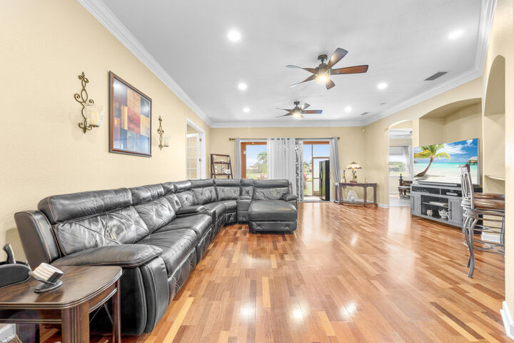 Property Photo: 424 NW Sheffield Circle FL 34983