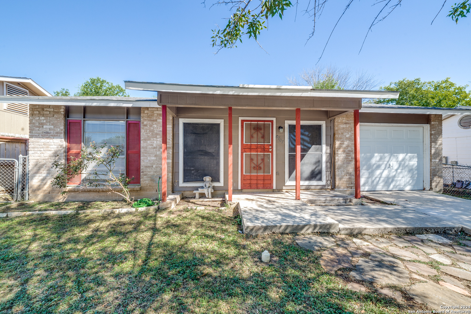 Property Photo: 6707 Middle Oaks Drive TX 78227