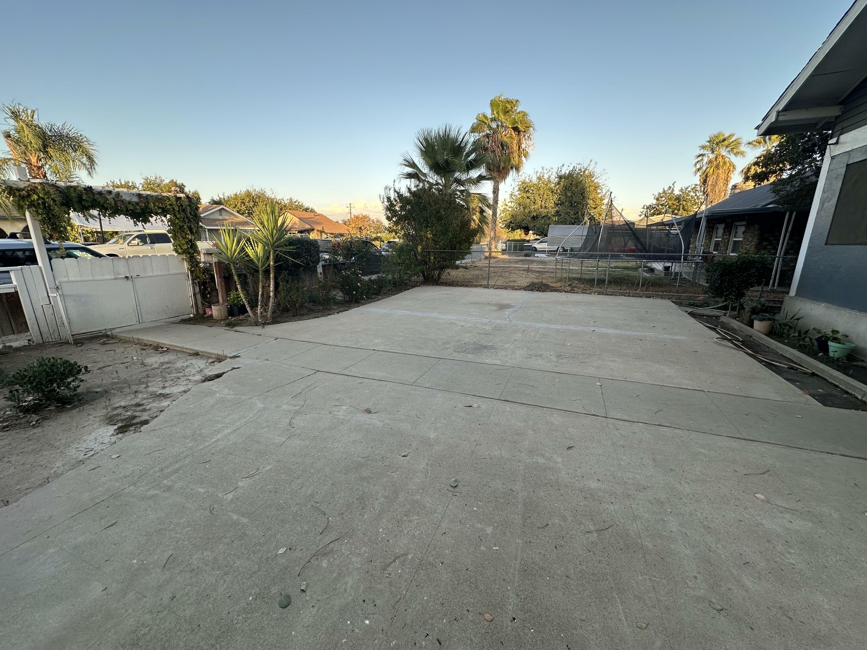 Property Photo:  619 W Harold Avenue  CA 93291 