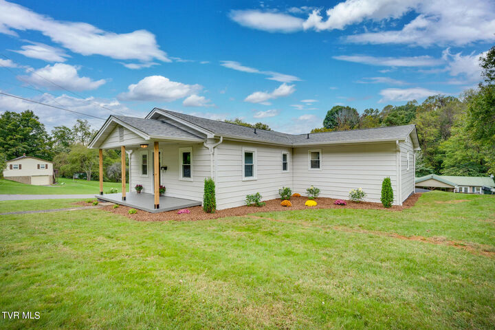 1645 Central Avenue  Elizabethton TN 37643 photo