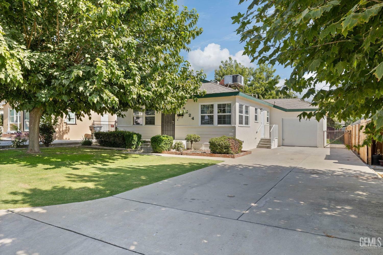 2324 Charleston Drive  Bakersfield CA 93308 photo