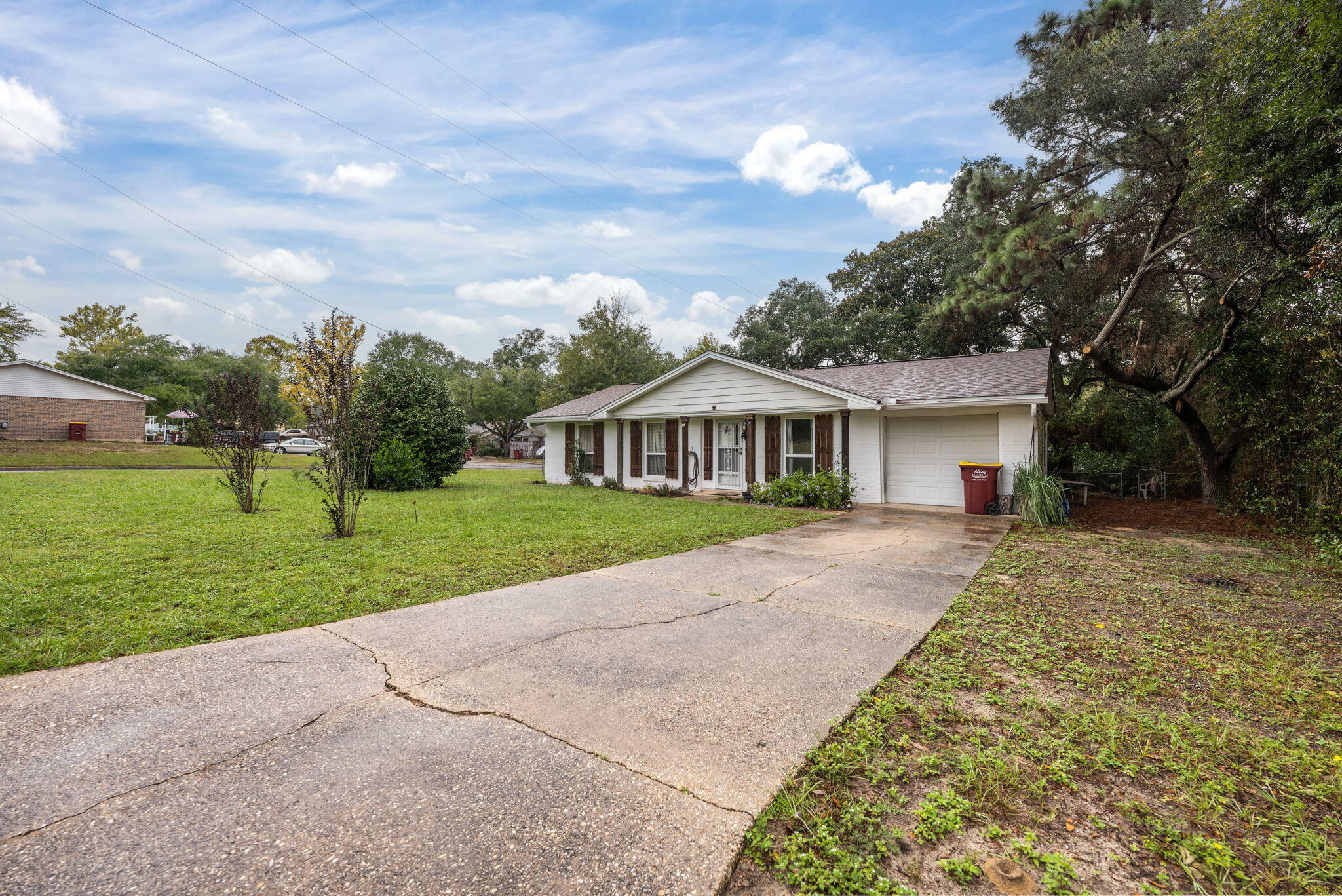 Property Photo:  502 Forrest Court  FL 32539 