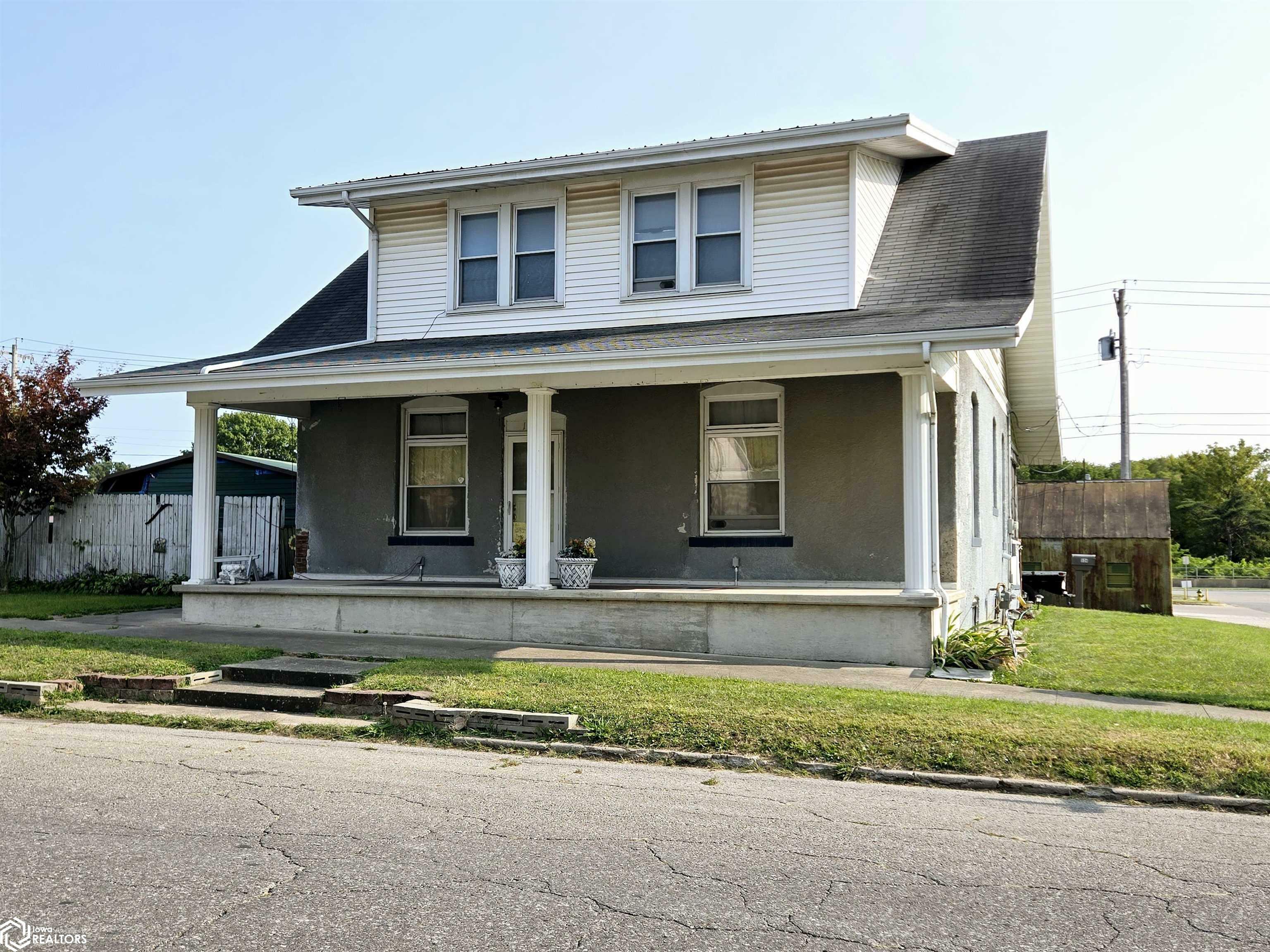 Property Photo:  1534 Avenue G  IA 52627 