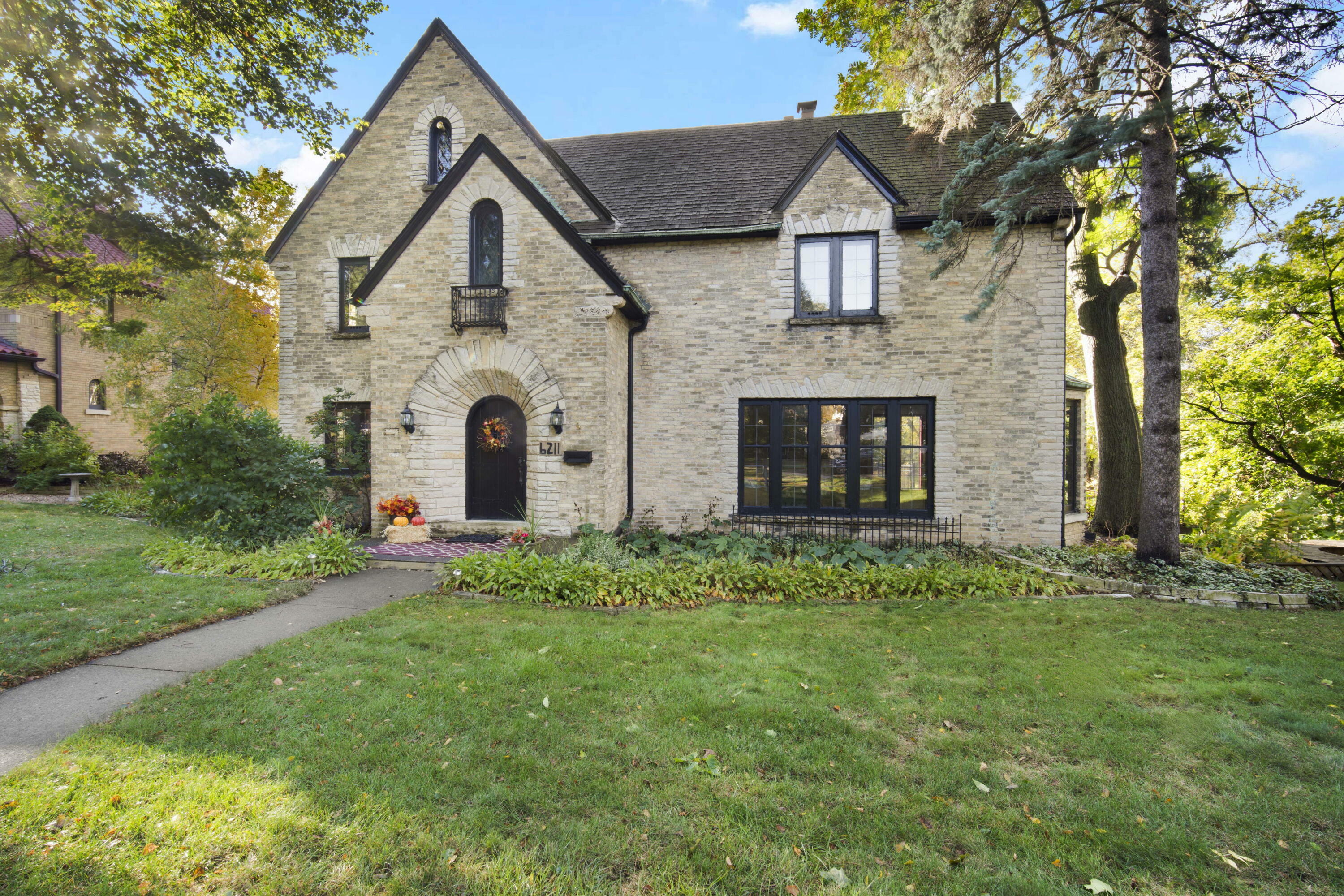 6211 W Washington Blvd  Wauwatosa WI 53213 photo