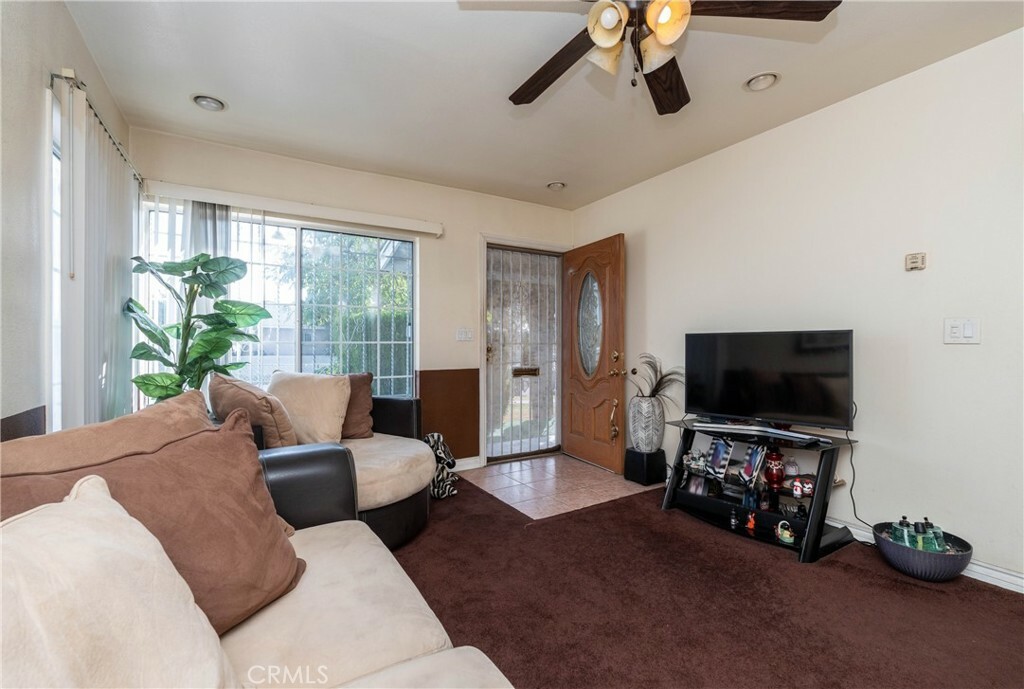 Property Photo:  901 S Aprilia Avenue  CA 90220 