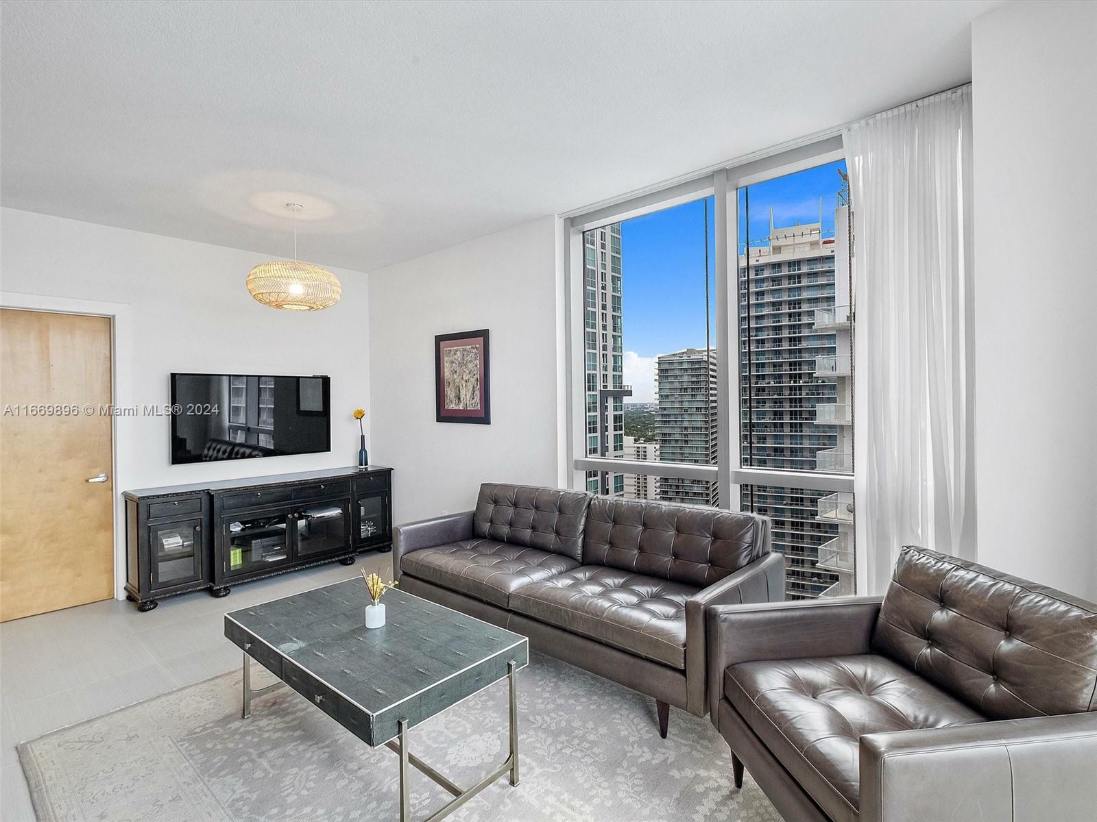 Property Photo:  1060 Brickell Ave 3117  FL 33131 