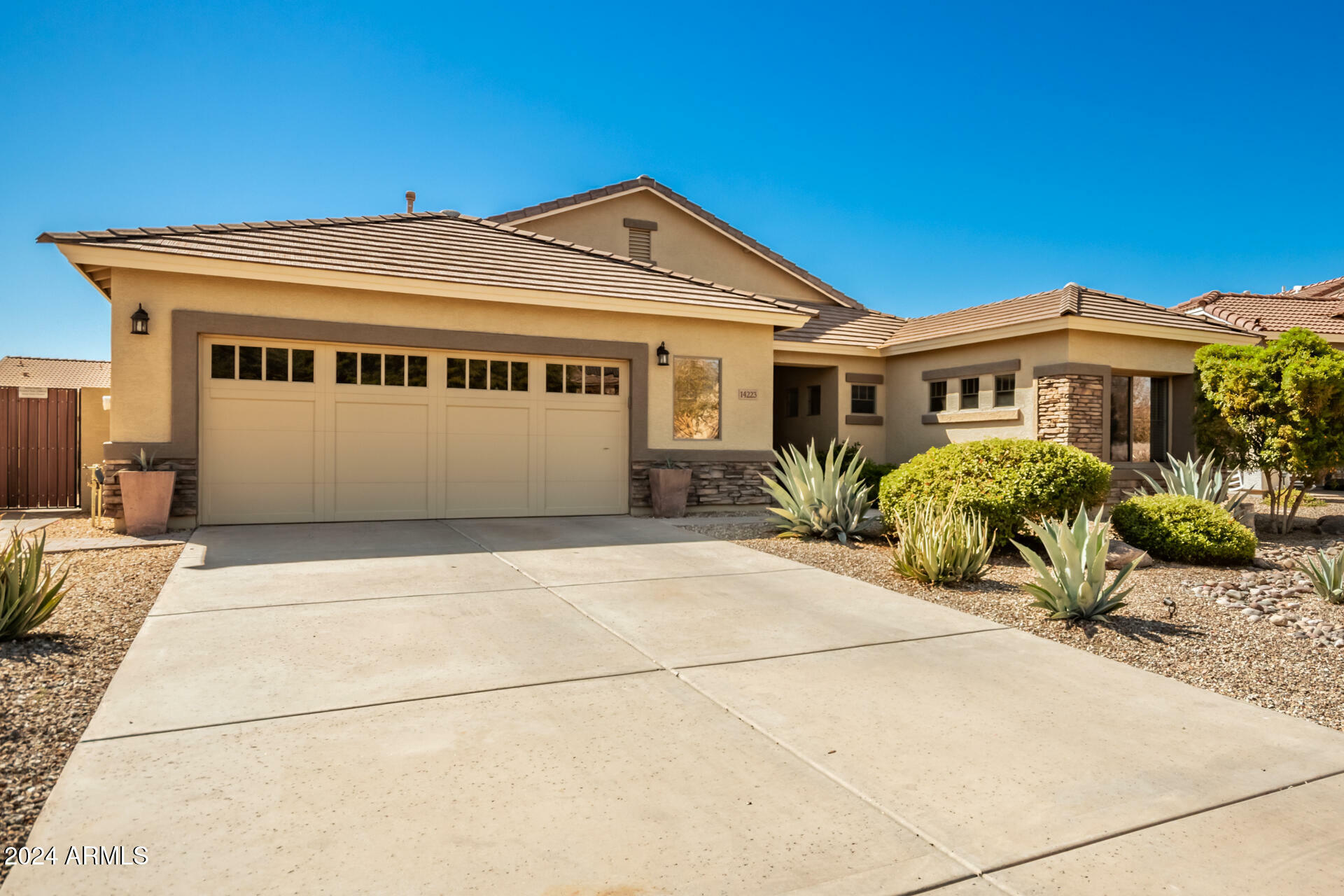 Property Photo:  14223 N 138th Drive  AZ 85379 