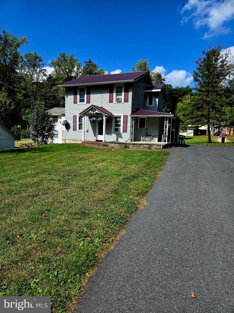 Property Photo:  1458 Mountain Road  PA 19526 