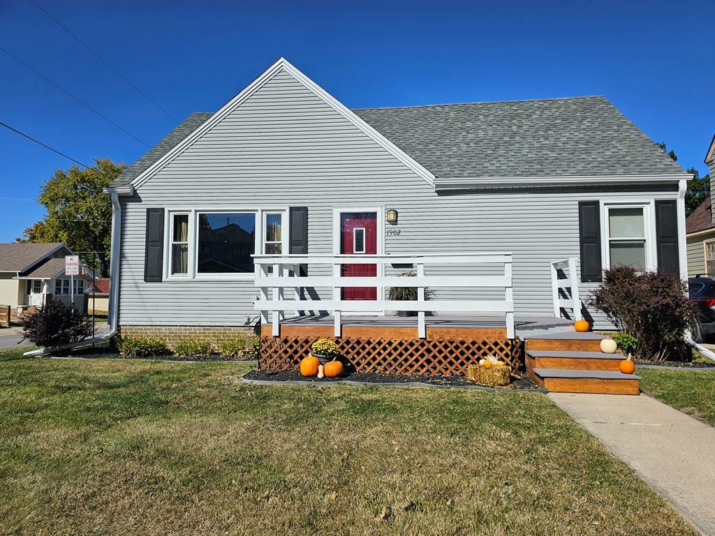 Property Photo:  1902 6th Ave North  IA 50501 