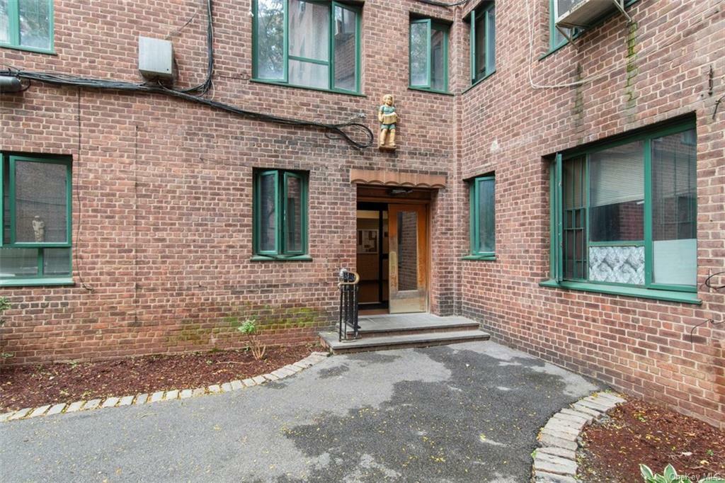 Property Photo: 1501 Metropolitan Avenue 8A NY 10462