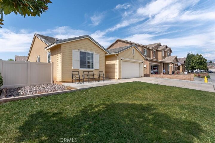 Property Photo: 83 Birdsong Court CA 92223