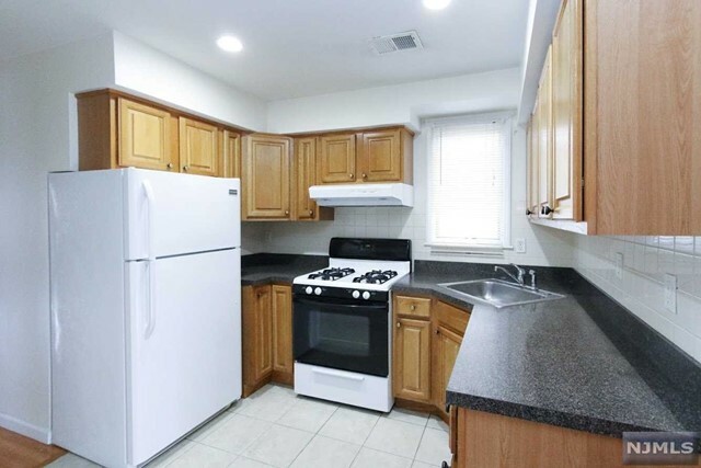 Property Photo:  724 William Street 2  NJ 07029 