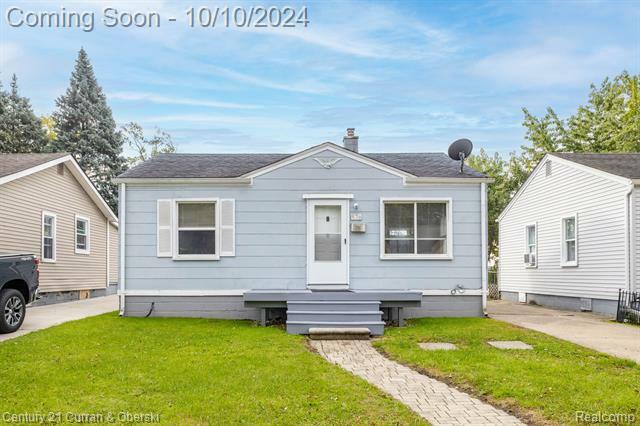 Property Photo:  576 E Barrett Avenue  MI 48071 