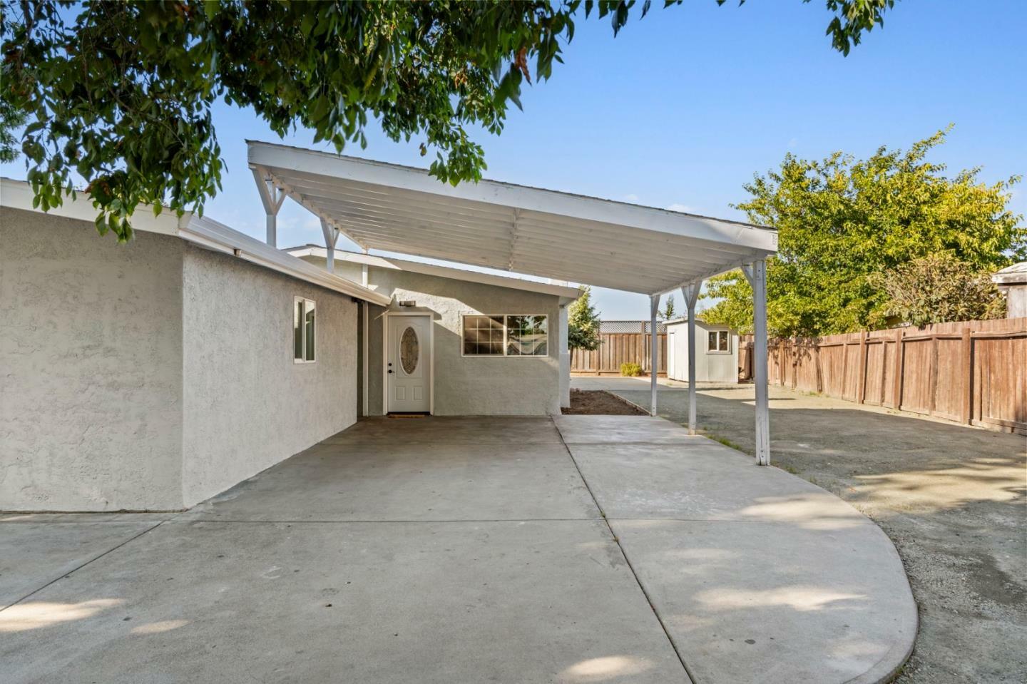 Property Photo:  2887 Fordham Street  CA 94303 