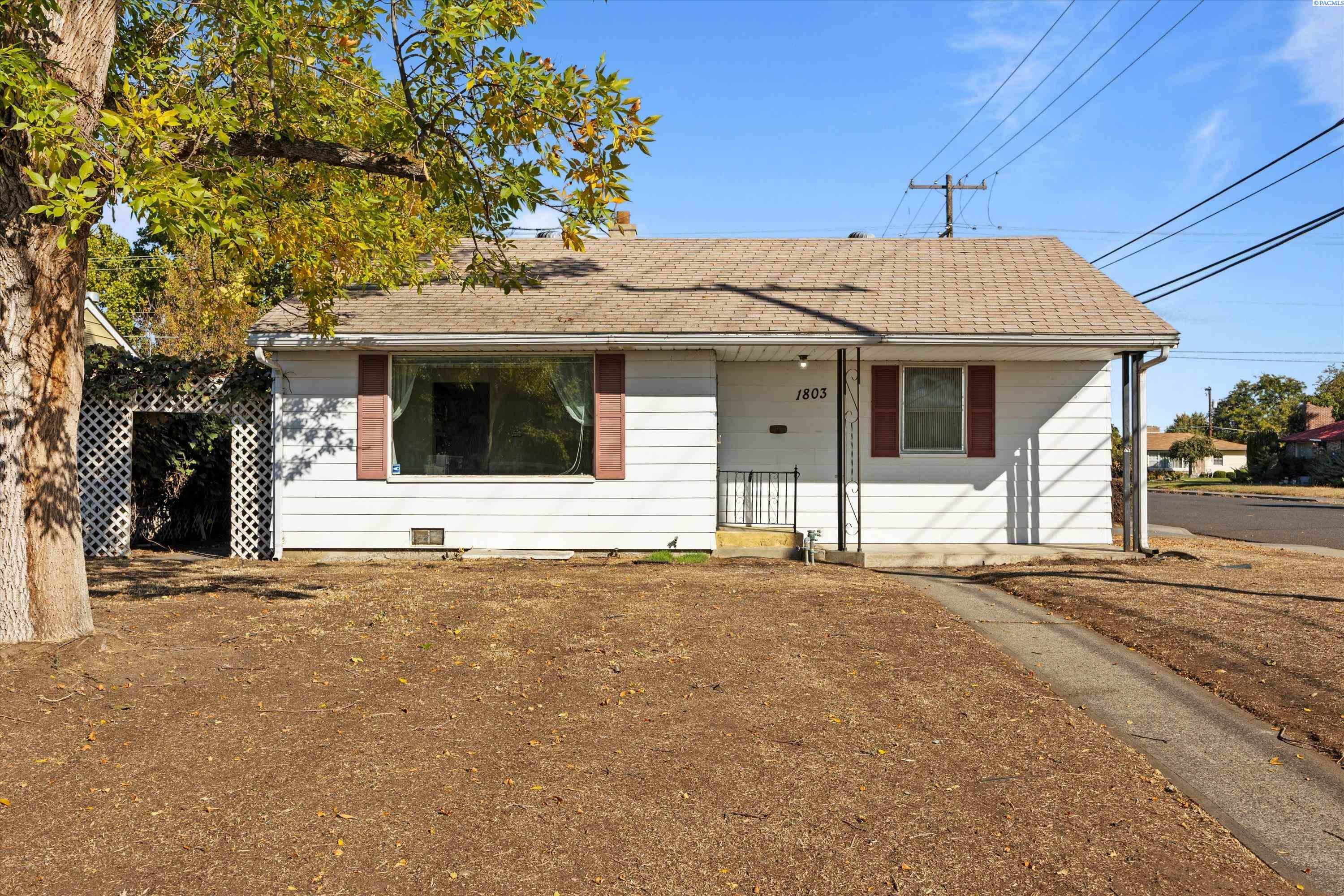 Property Photo:  1803 W Park St  WA 99301 