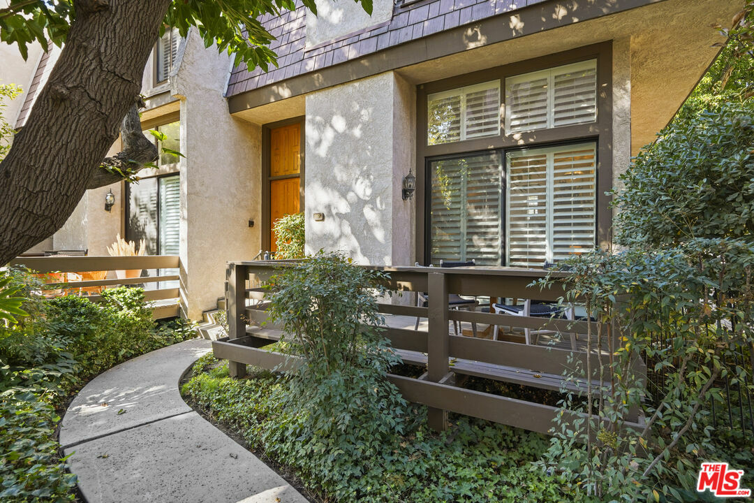 Property Photo:  9000   Vanalden Ave 187  CA 91324 