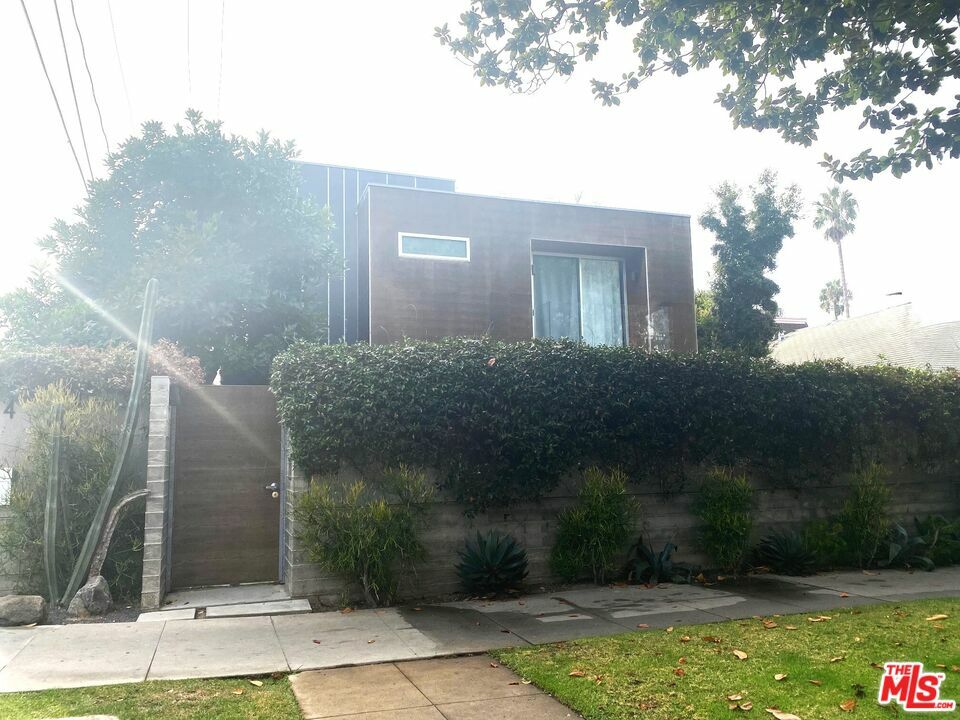 Property Photo:  614   California Ave  CA 90403 