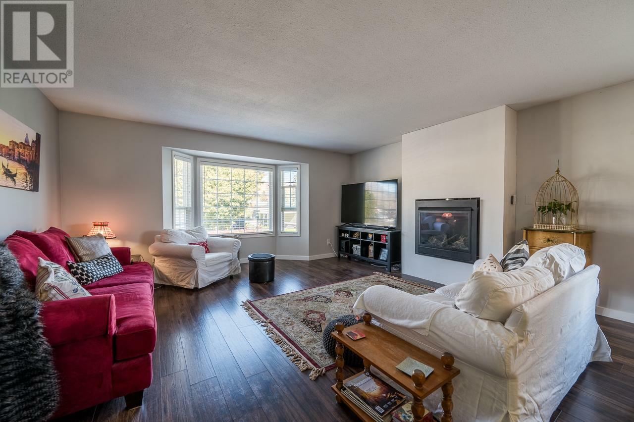 Photo de la propriété:  2597 Glenview Ave  BC  