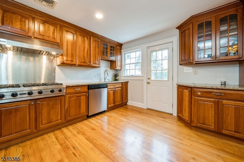 Property Photo:  20 Hillside Ave  NJ 07932 