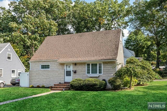 Property Photo:  712 7th Avenue  NJ 07661 