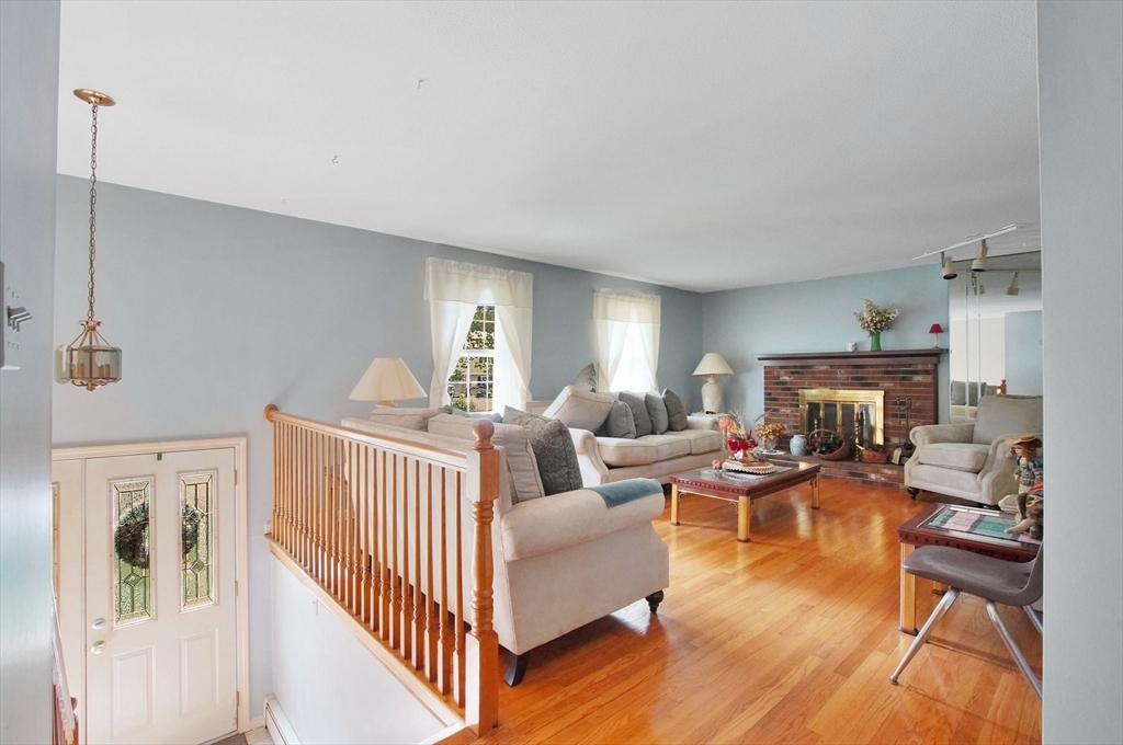 Property Photo:  9 Glenwood Dr  MA 01085 