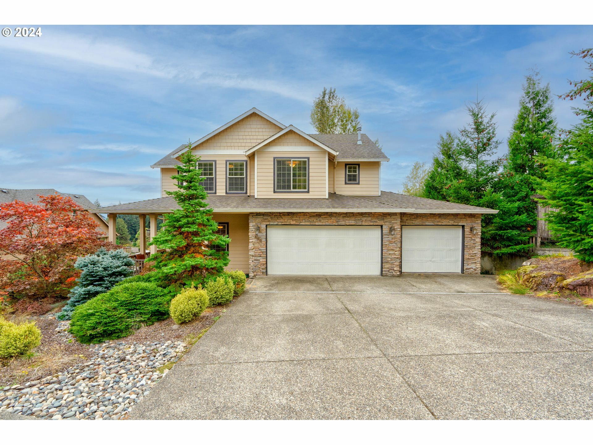 Property Photo: 680 N R St WA 98671