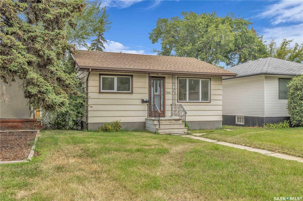 Property Photo:  705 Taylor Street E  SK S7H 1W1 