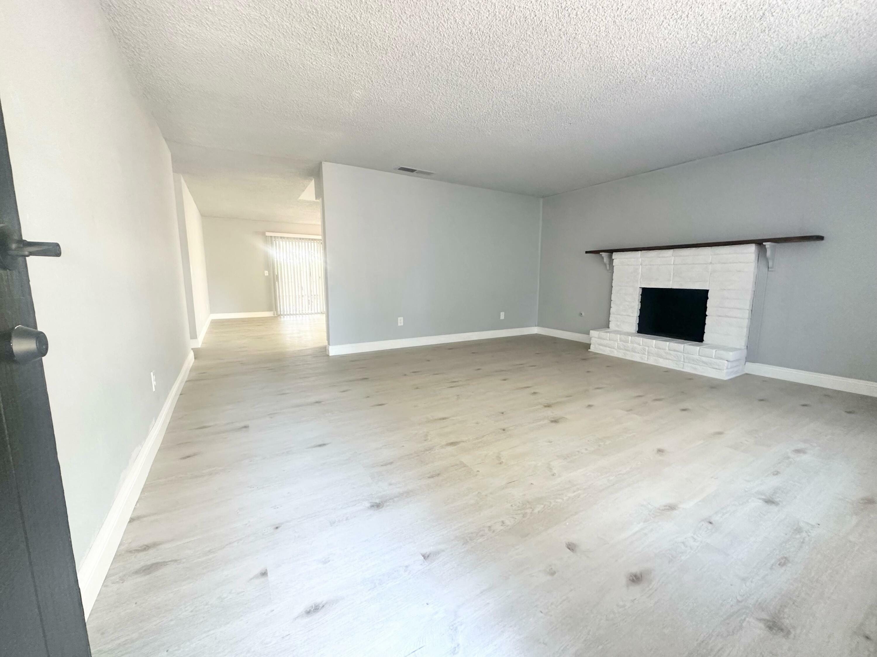 Property Photo:  2233 S Fontana Street  CA 93277 