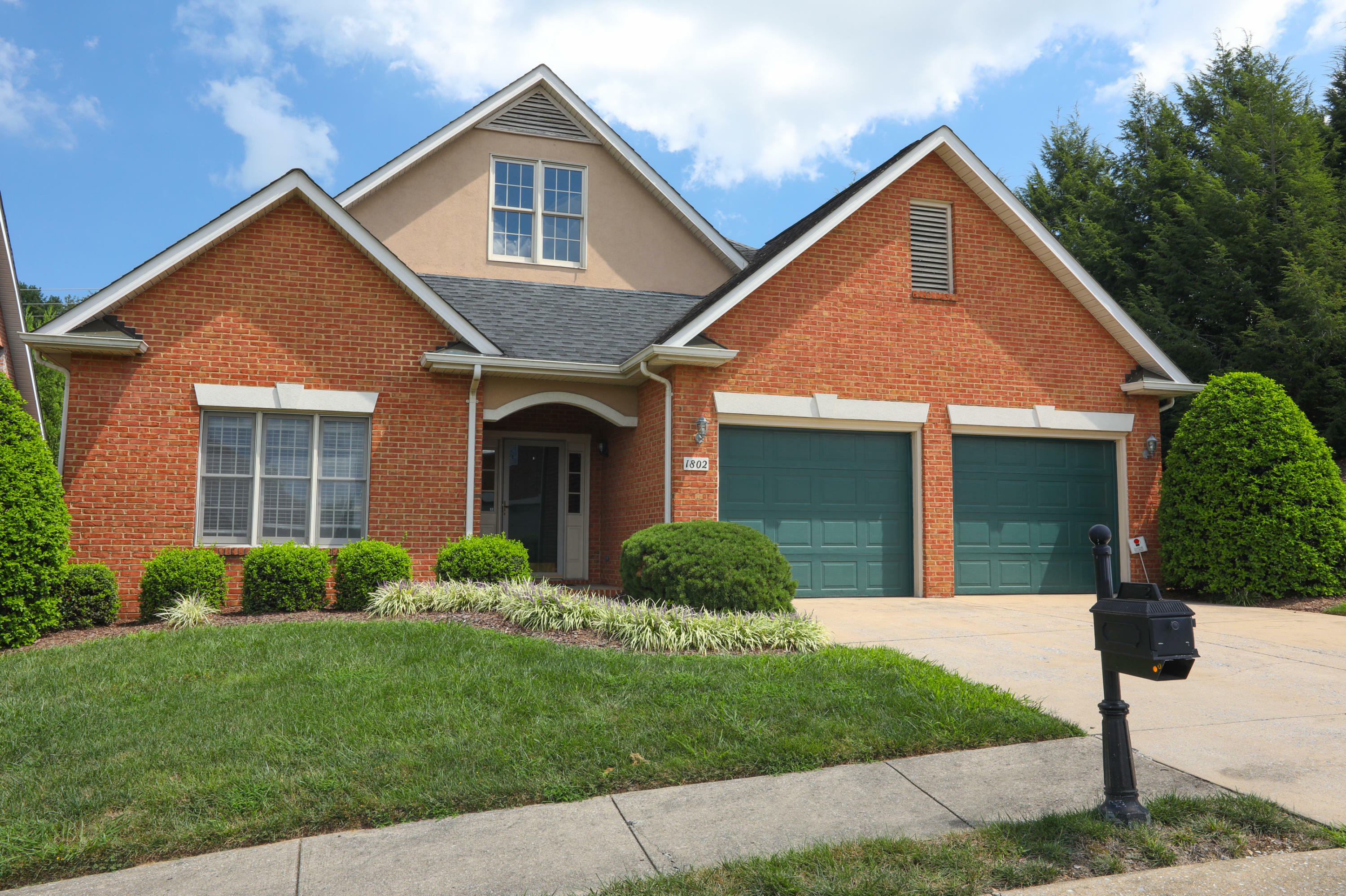 Property Photo:  1802 Waters Edge Drive  TN 37604 