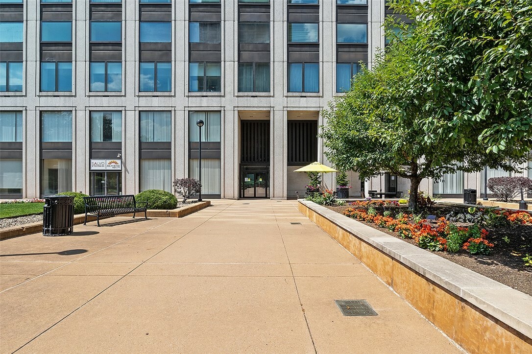 Property Photo:  320 Fort Duquesne Blvd 12O  PA 15222 