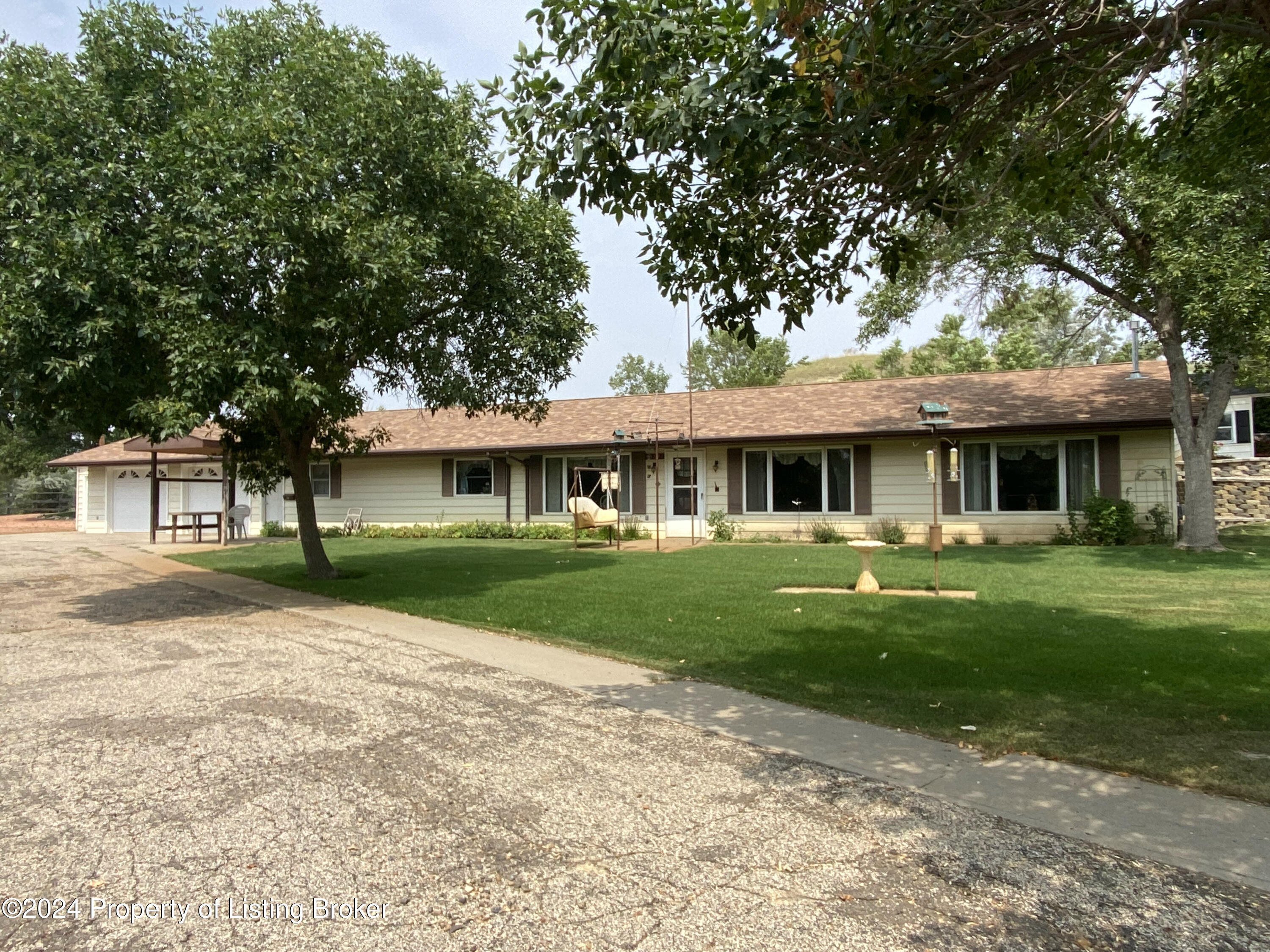 Property Photo: 13387 County Road 354T MT 59221