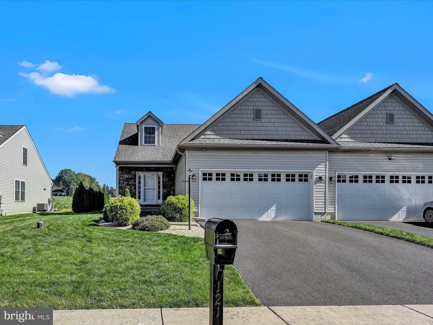 Property Photo:  121 Creekview Drive  PA 17562 