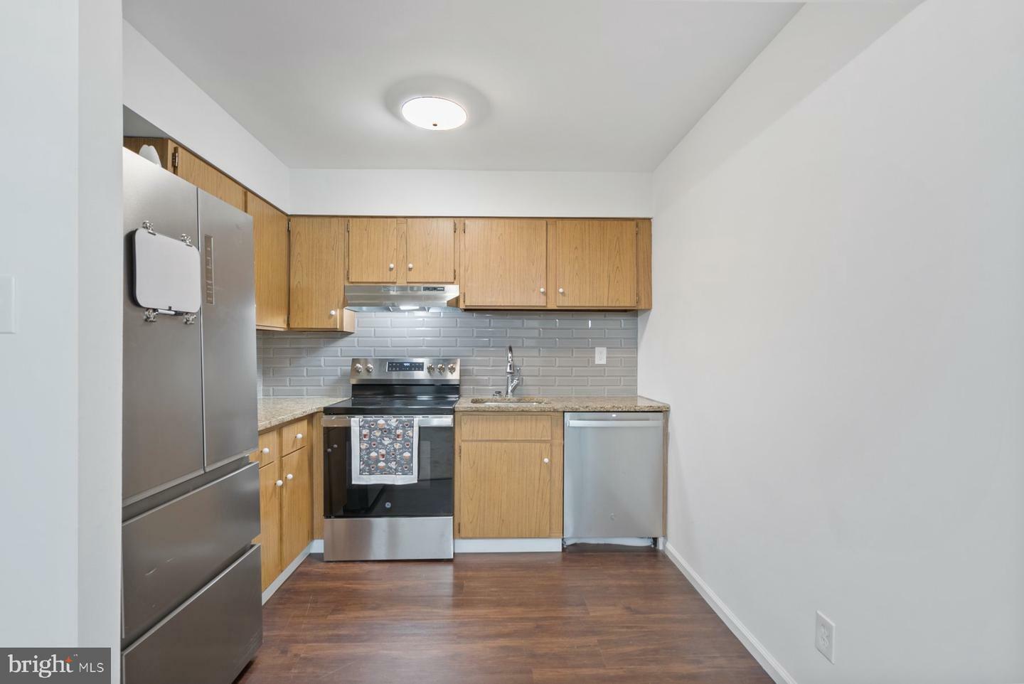 Property Photo:  275 Green Street 5C1  NJ 08010 