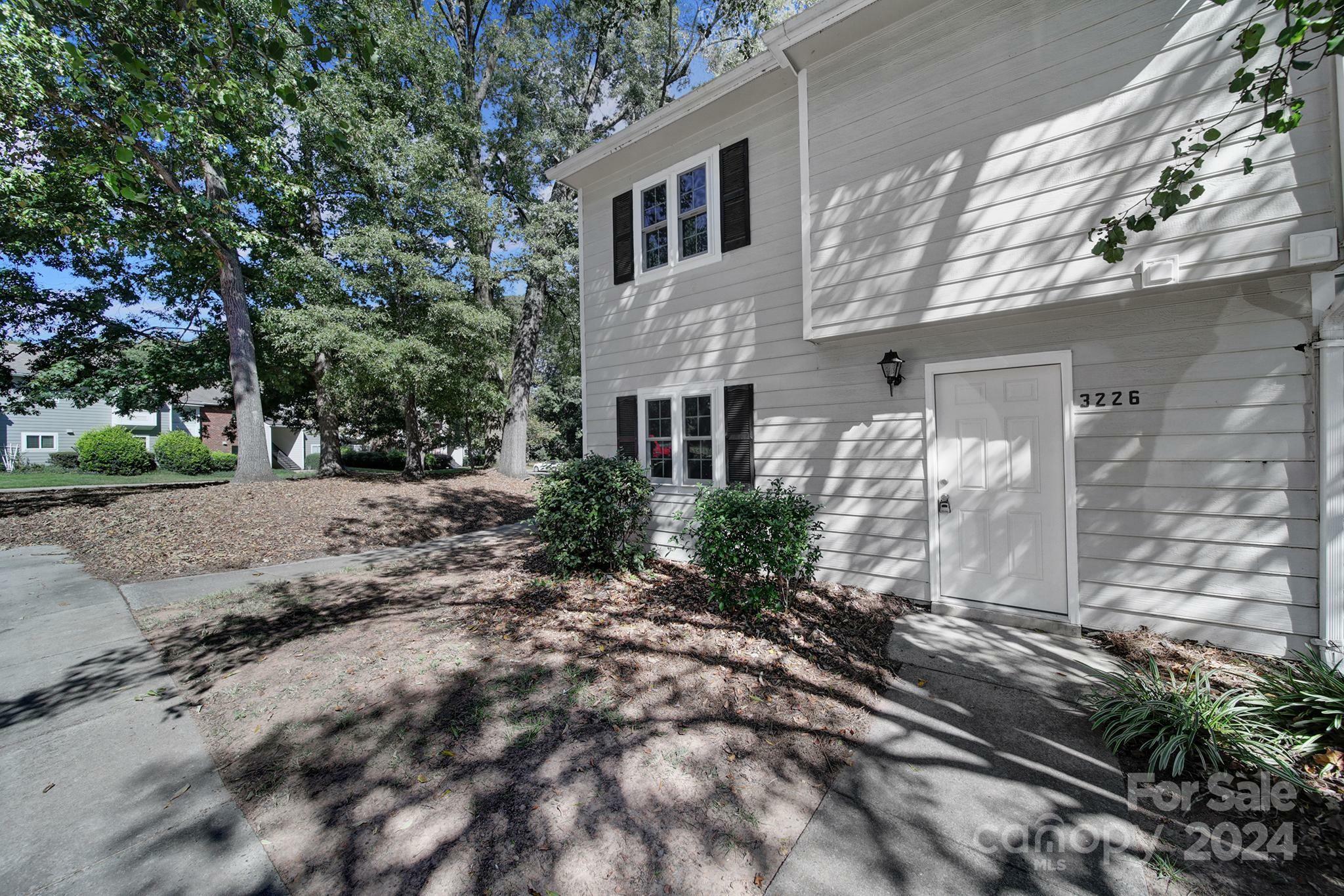 Property Photo:  3226 Heathstead Place  NC 28210 